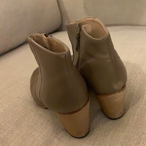 Johnston and Murphy ankle boots